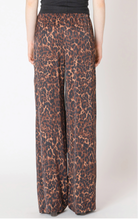 Load image into Gallery viewer, ANIMAL PRINT FLOWY PANT