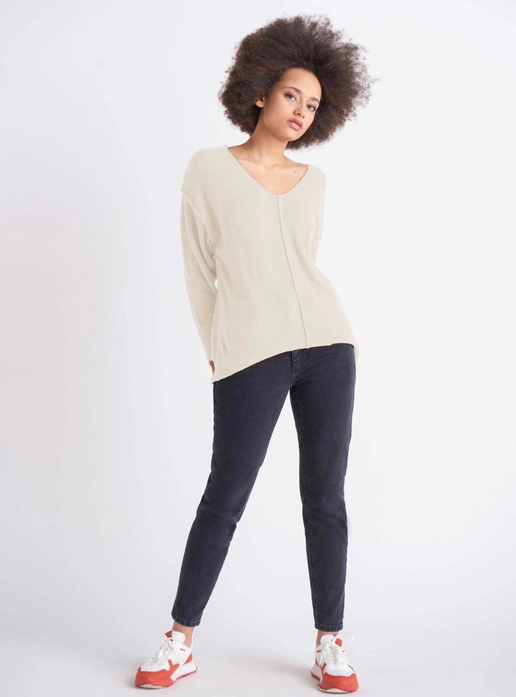 ULTRA SOFT V-NECK SWEATER - PEARL