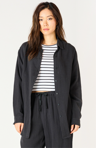 BLACK TEXTURED BUTTON UP BLOUSE