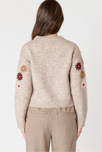 Load image into Gallery viewer, CREWNECK FLORAL APPLIQUÉ SWEATER