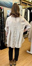 Load image into Gallery viewer, ROLL UP SLEEVE LINEN TOP