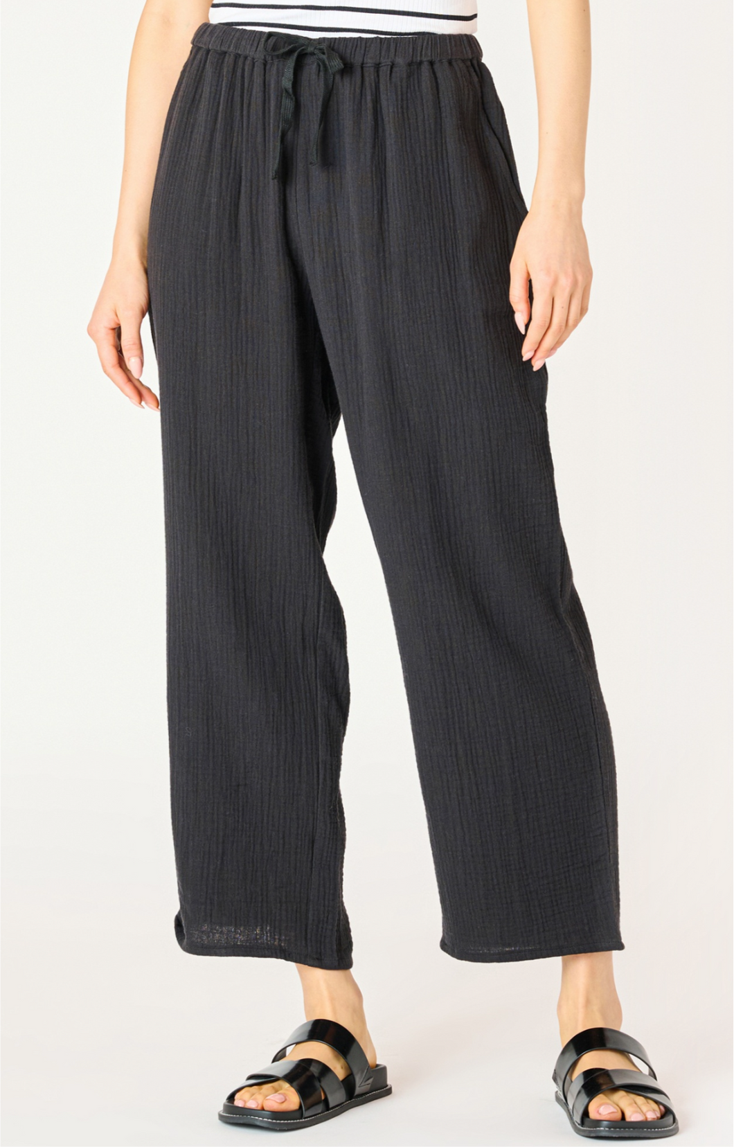 BLACK PULL ON TEXTURED PANT