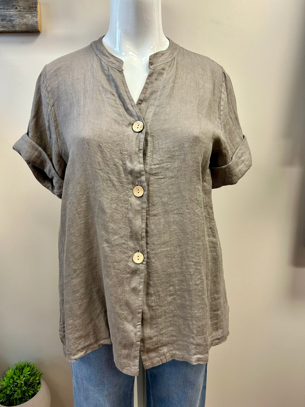 SINGLE BUTTON LINEN TOP