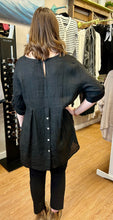 Load image into Gallery viewer, ROLL UP SLEEVE LINEN TOP