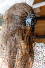 Load image into Gallery viewer, FLOWER SWIRL CLIP