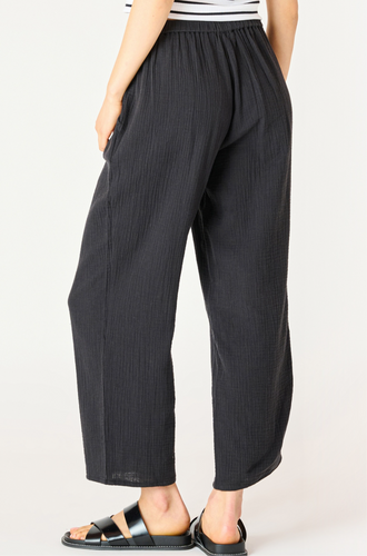 BLACK PULL ON TEXTURED PANT