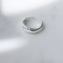 Load image into Gallery viewer, GLEE VEX RING