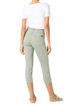 Load image into Gallery viewer, HUE ULTRA SOFT DENIM CAPRI