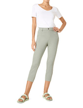 Load image into Gallery viewer, HUE ULTRA SOFT DENIM CAPRI