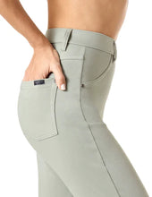 Load image into Gallery viewer, HUE ULTRA SOFT DENIM CAPRI