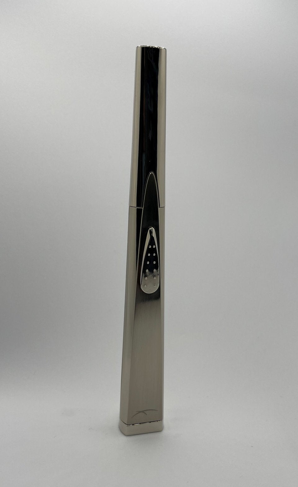 THE SLEEK SIZZLE LIGHTER