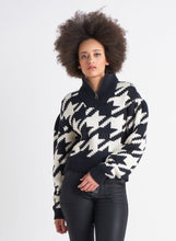 Load image into Gallery viewer, TURTLENECK HOUNDSTOOTH AVENUE SWEATER